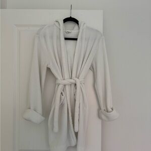 Gap kids girls white hooded belted soft fluffy belted robe size 13 14 years
